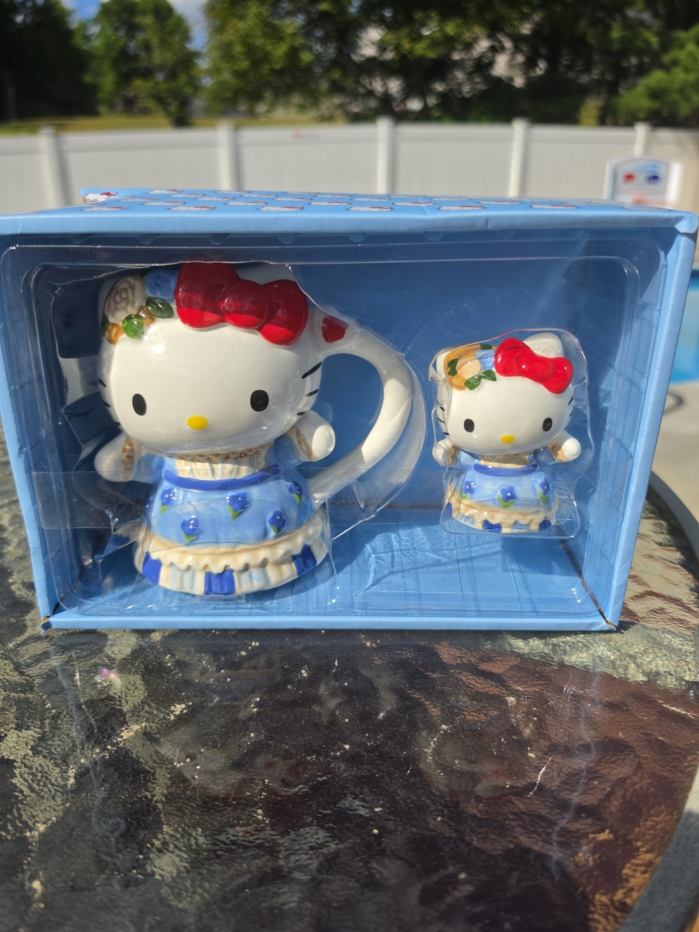 Hello Kitty Blue Dress Mug & Mini Figure Set - Red Bow